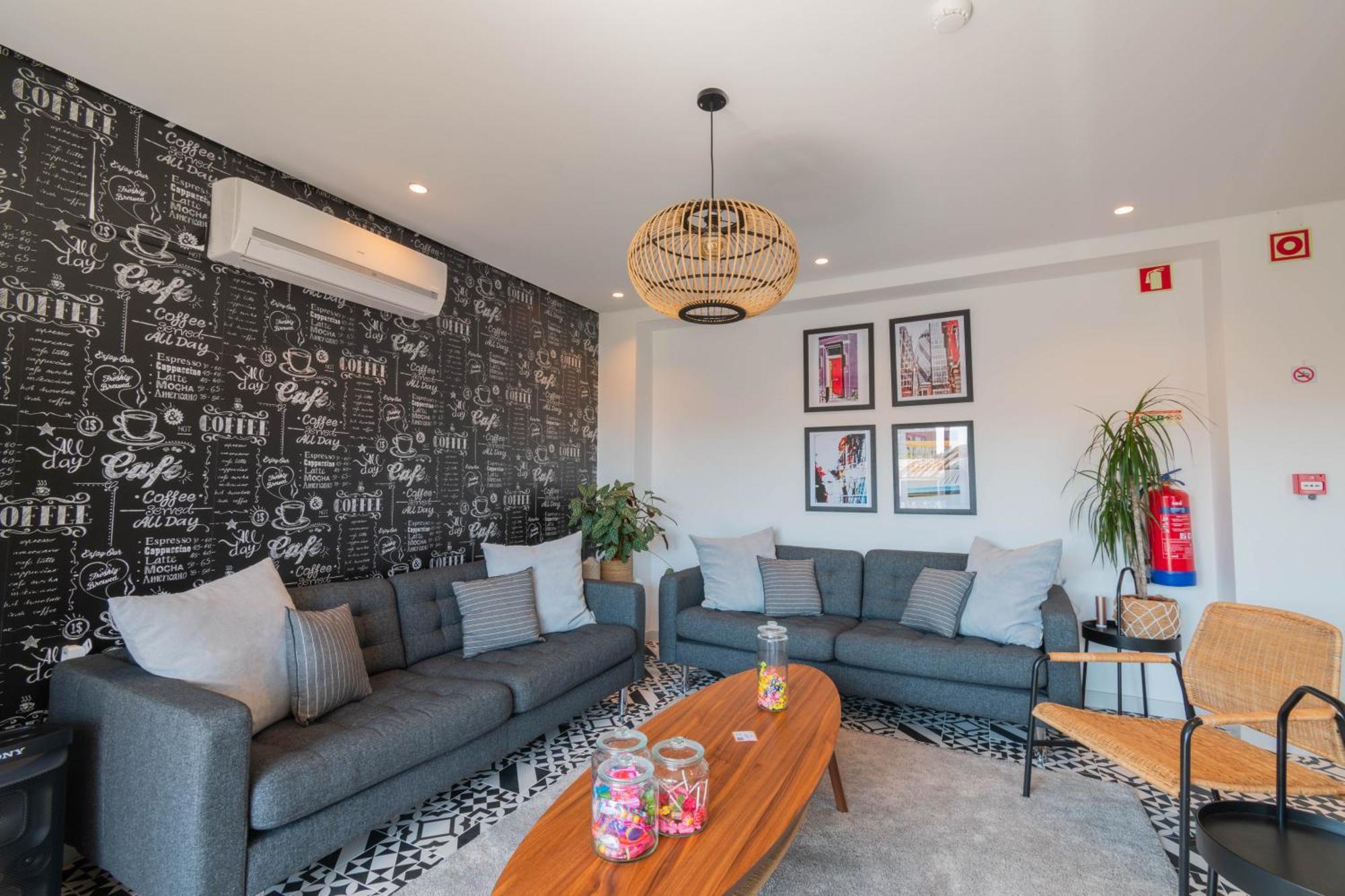 7Min To Uni Se-Velha - Ac - Work Desk - 300Mbs Wifi Bed & Breakfast Коимбра Екстериор снимка